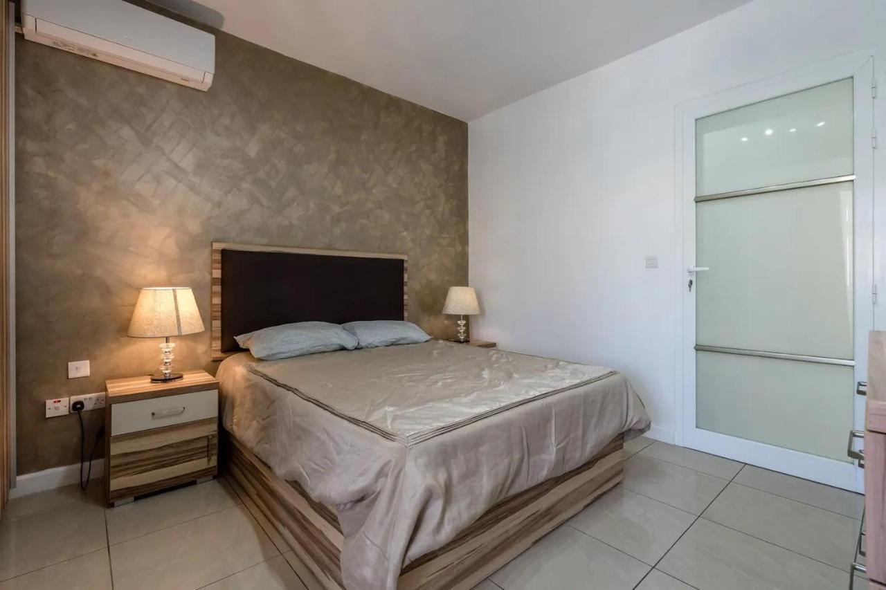 Modern Apt Kalkara Seafront! Екстер'єр фото