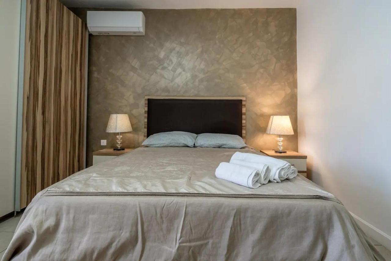 Modern Apt Kalkara Seafront! Екстер'єр фото